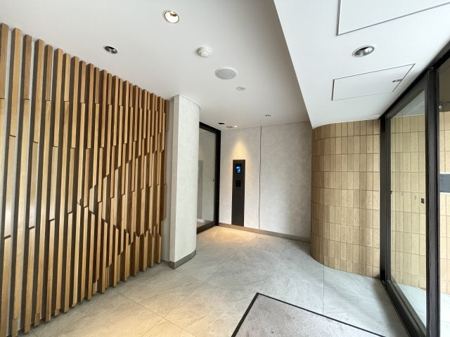 マンションの顔でもある、高級感漂うエントランス。　