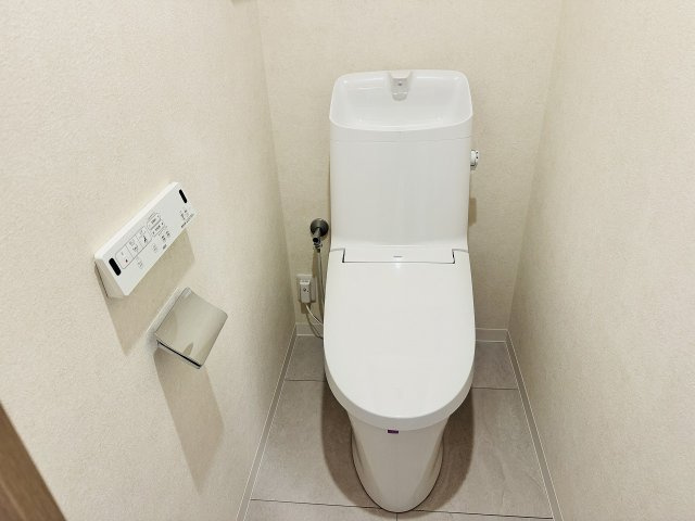 ～新規交換済、暖房温水洗浄機能付きトイレ　冬場は特に嬉しい機能ですね～