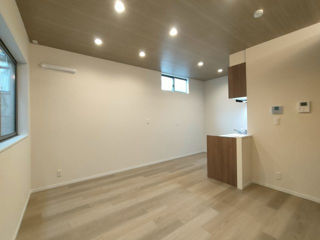 【LDK約11.6帖】　ゆとりある暮らしと心地よい住環境が紡ぐ贅沢な時間をご家族でお過ごしくださいませ。
