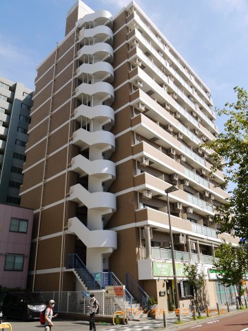 穏やかな風と陽光を導き、プライバシーに配慮された設計プランを採用し、居住性を一段と心地よいものにしています。