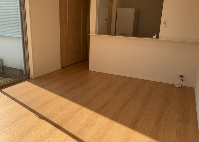 L型アイランドタイプは、キッチンからダイニングにもリビングにも目が行き届くので、とても使いやすい配置です。L字型独立タイプは、キッチンを独立させてるためLDKというよりもLDといった様なイメージです。