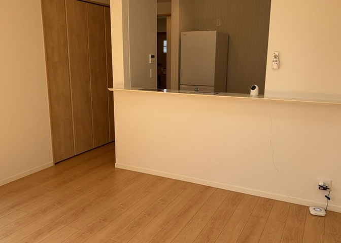 ダイニングにはダイニングテーブルセットなどを置くことが多く、間取りにおいて「D」と略記されますが、食事を作るときの作業場として使用したり、朝食を食べたりするときだけに使われるケースも少なくありません。