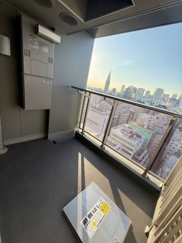 風通しの良いバルコニーで、室内環境も快適に。季節の移ろいを身近に感じながら、心地よい時間を楽しめます。