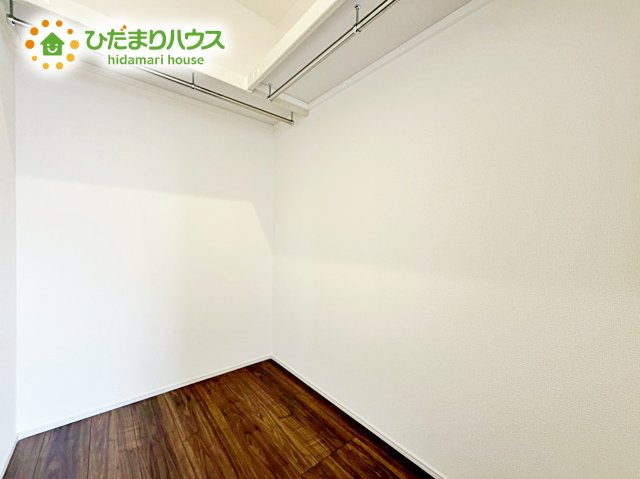 ママに人気のウォークインクローゼット付き！　コートやジャケットはもちろん、季節物や布団なども全部収納できちゃいます(^^)/