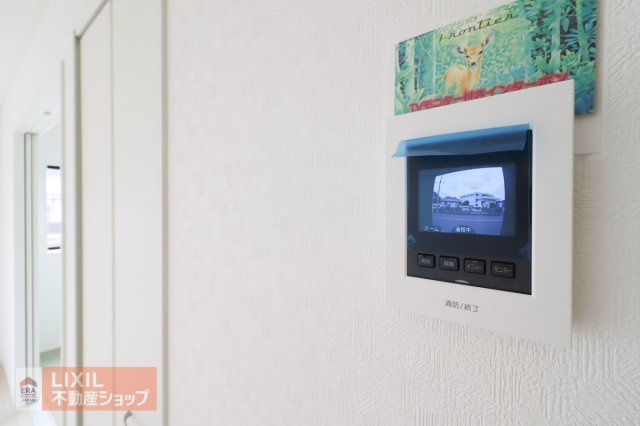【TVモニター付きインターフォン／現地完成写真】カラー録画機能で、不在の時のご来客確認や防犯へ配慮。