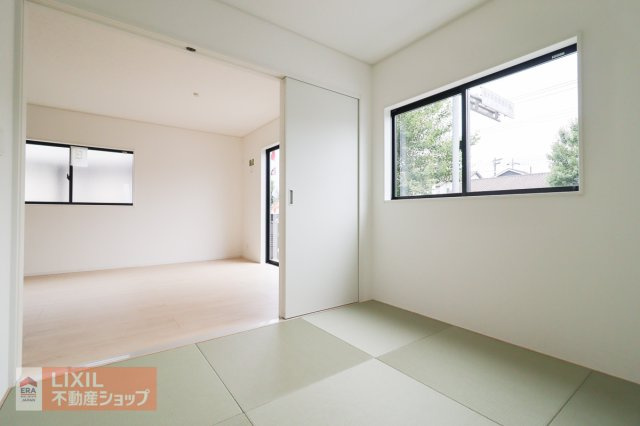 【和室／現地完成写真】LDKに隣接した和室は、客間、お子様のスペース、LDKの延長として便利です。