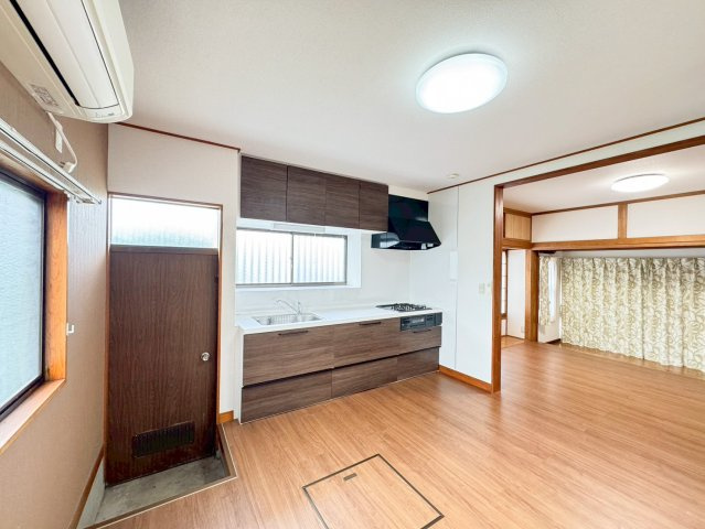 家族で過ごせるくつろぎの空間は広めの設計となっております。