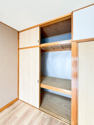 2階押入収納。収納付きの居室は、荷物がスッキリと片付き、お部屋を広く使えます。