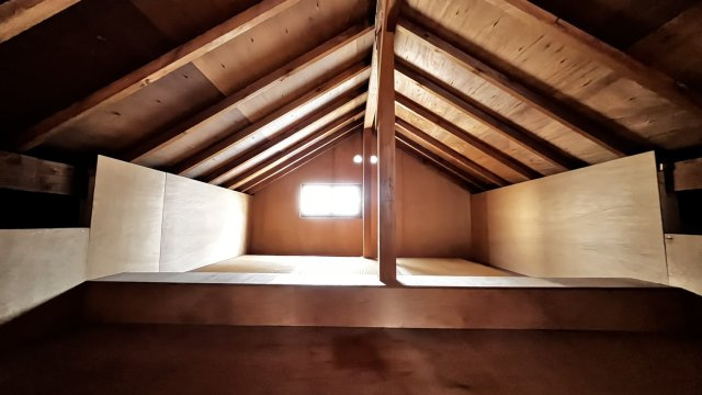 屋根裏収納です。