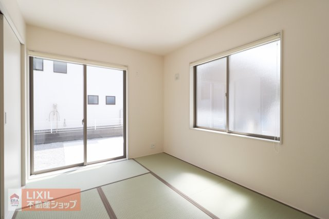 【和室】現地完成写真。ゆったりくつろぎスペース。お子様の遊び場としても重宝しますね♪