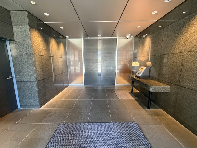 マンションの顔となるエントランスは、ゆとりある設計。帰宅するたびに心地よさを感じられます。