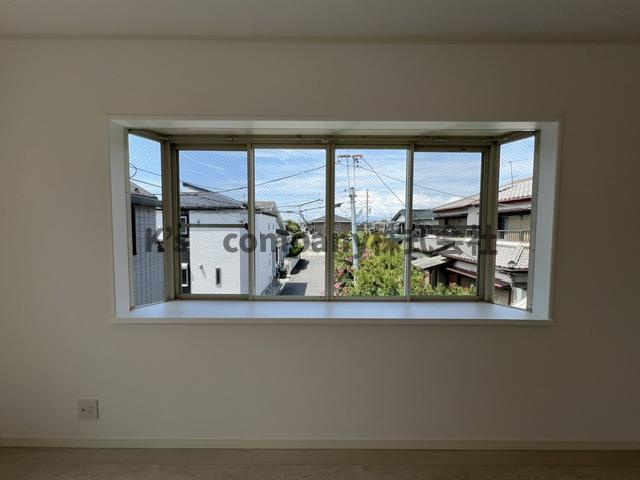 出窓付き・外の光がお部屋全体に入り込み明るい居室◇◇