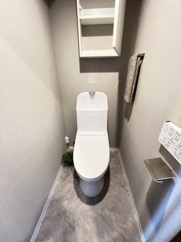 温水洗浄便座付きトイレ