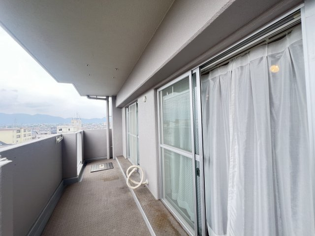 広いバルコニー