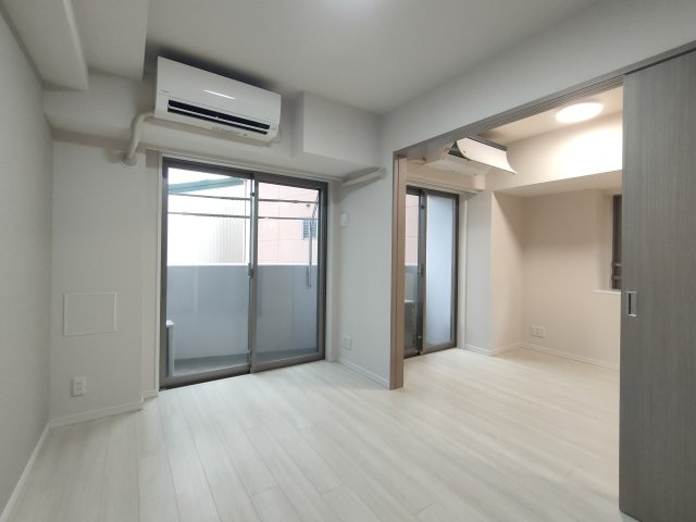 【洋室1　約6.0帖】　落ち着いた雰囲気の洋室。寝室や子ども部屋など、幅広くお使いいただけます。