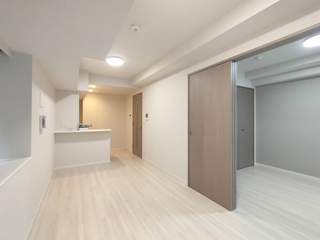 【LDK　約8.0帖】　家族が自然と集まる、明るく開放的なリビングダイニング。