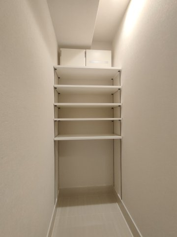 【収納】　玄関を美しく保てる便利な収納スペース付きです。