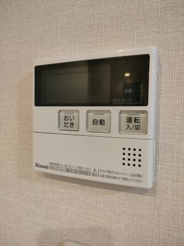 【給湯パネル】　ワンタッチで操作できる給湯パネル付き。　