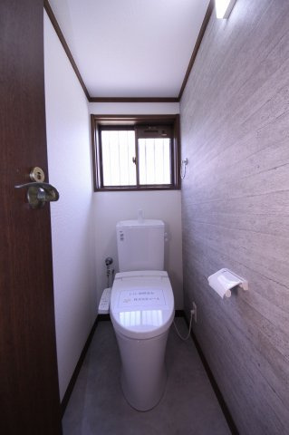 各階トイレございます　リフォーム済み新品です
