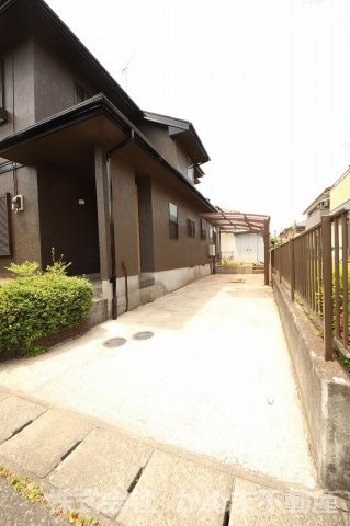 縦列2台分のスペースがございます。