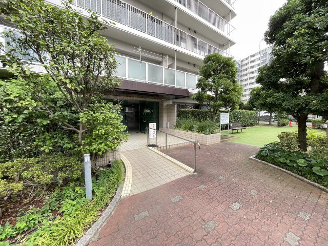 マンションの顔でもある、高級感漂うエントランス。　