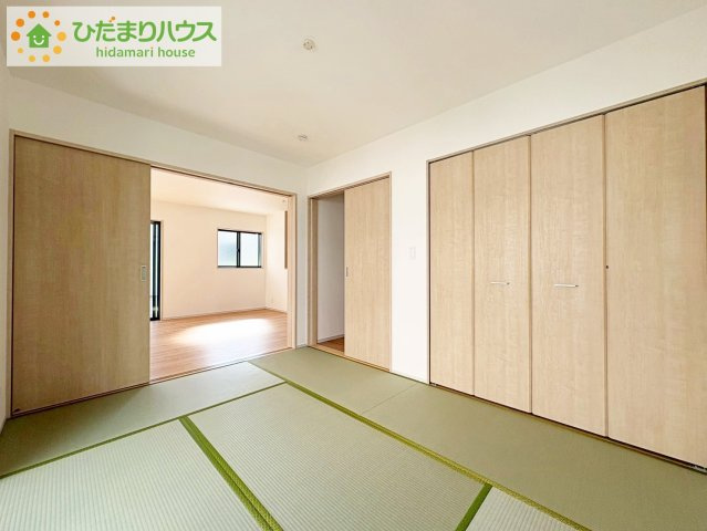 扉を閉じれば来客用のお部屋として。開いて広い空間を作れば、お子様の遊び部屋として使えます！