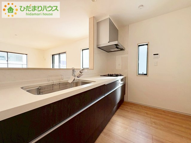 カウンターは少し高くなってますので、手元が隠れて来客からは見えにくくなってます♪