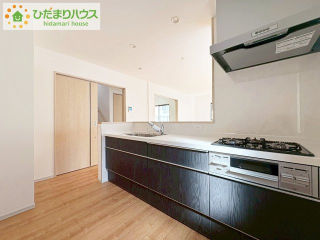 3口コンロと収納豊富なキッチンで、ママの毎日のお料理もはかどります☆