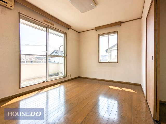 2面採光で日当たり良好！収納付きでお部屋を広く使えます♪