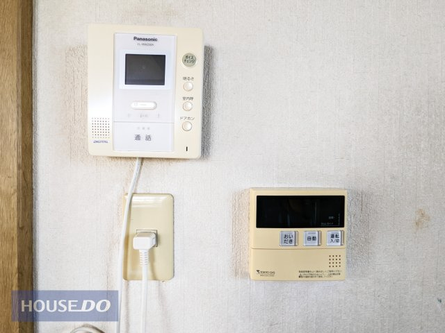 玄関先の様子を映し出すモニターで防犯面も安心！
