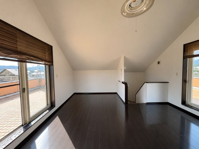 収納スペースとしてはもちろん、趣味の空間としても活用できる屋根裏です