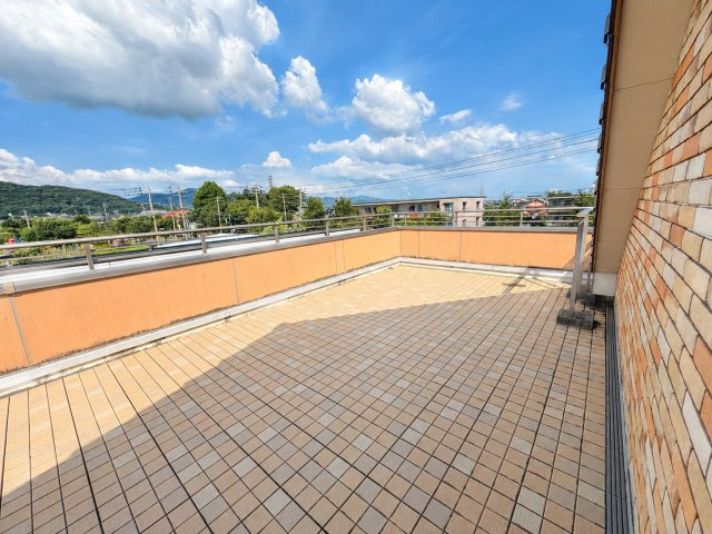 住まいに開放感をプラスする、明るく快適なバルコニーです