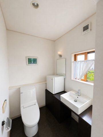 清潔感のある明るいトイレで、毎日気持ちよくご利用いただけます