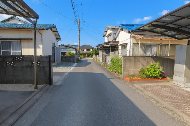 前面道路含む現地写真です