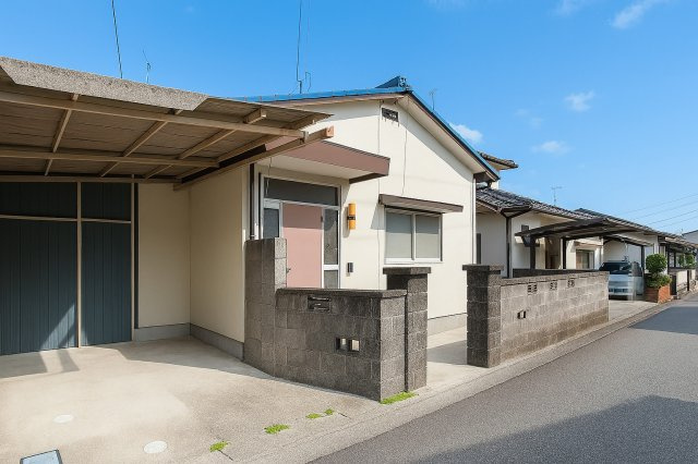 前面道路含む現地写真です