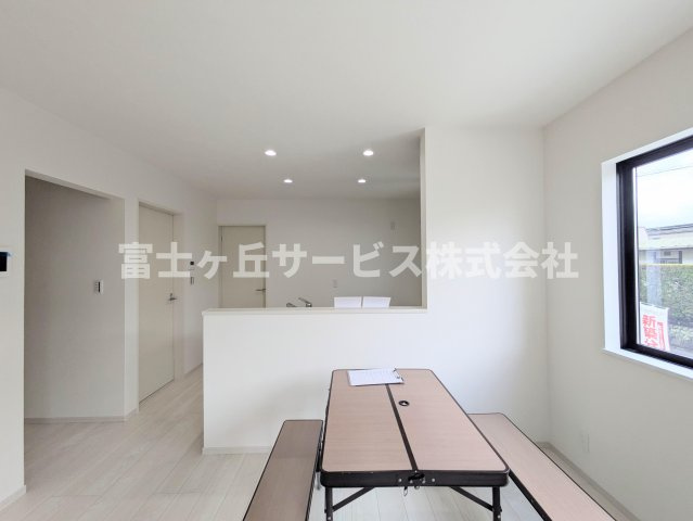 前から見たキッチンです
