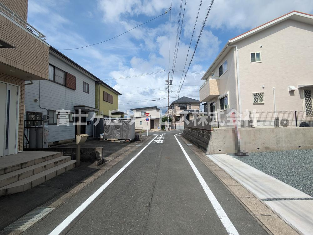 前面道路です