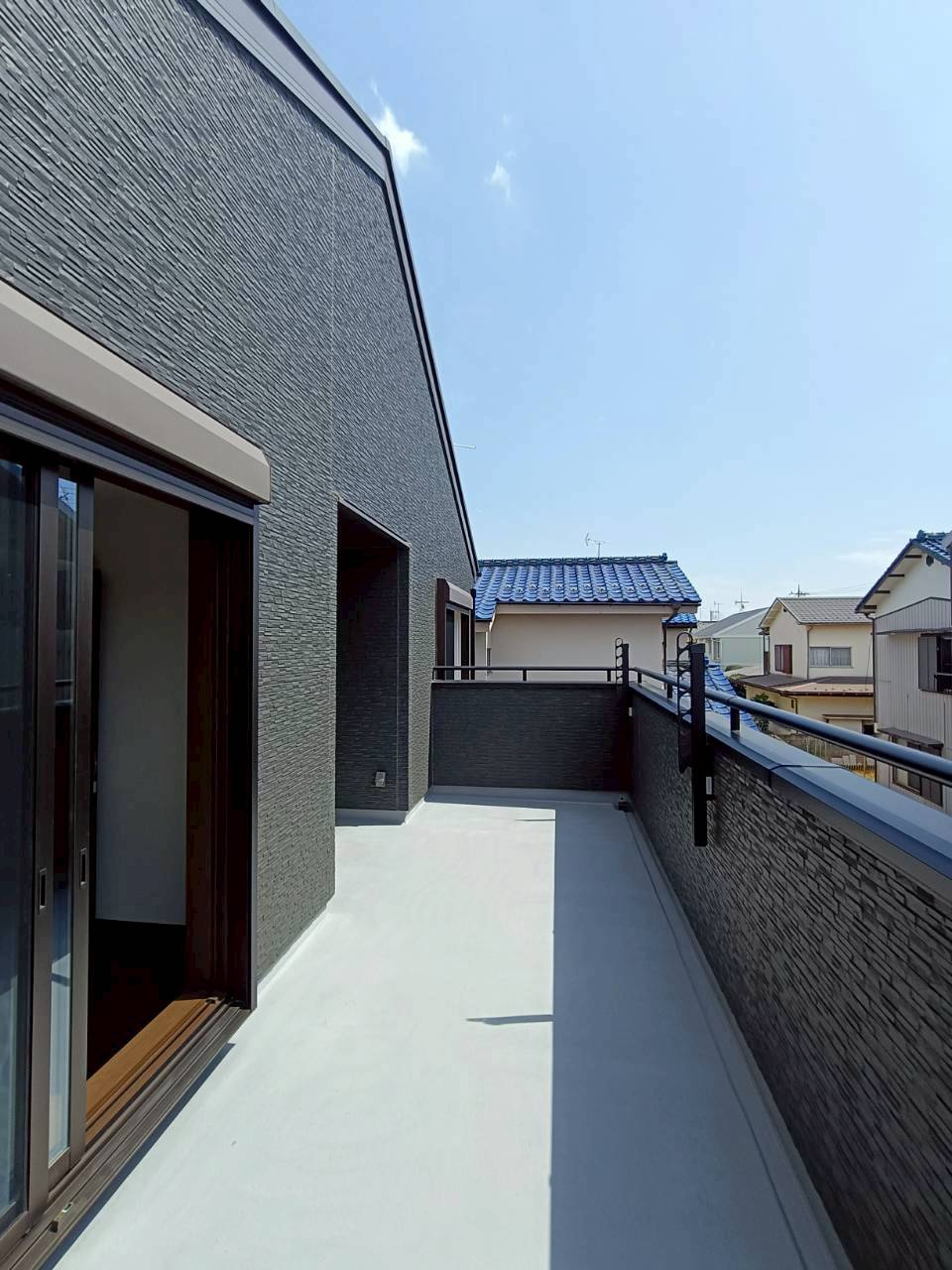 ゆとりあるバルコニーで洗濯物＆お布団干しもストレスなし