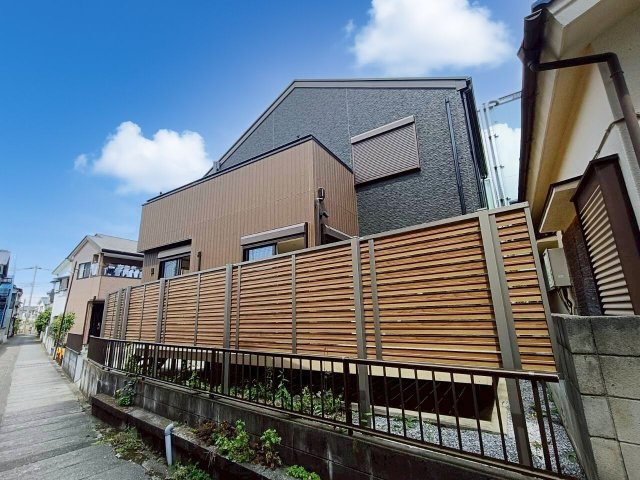 前面道路含む現地写真です