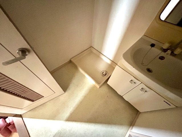 洗面脱衣所は「体を綺麗に整える場所」という目的と役割を持っています。そして便利で使い勝手のいい「体を綺麗に整える場所」にするためには、配置や動線、照明や収納計画をしっかりと検討しておく必要があります。