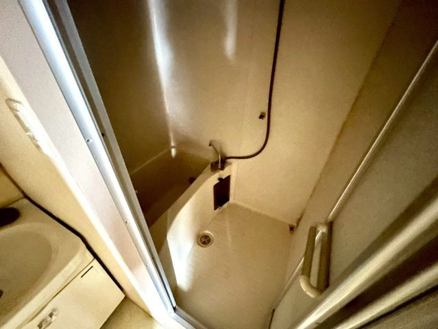 入浴時の快適さも大事なことですが、綺麗な状態を維持できなければ気持ちよく入浴できません。毎日の掃除が楽という点は大事なポイントになります！カビが生えにくく掃除がしやすい、壁や浴槽を選ぶといいでしょう。