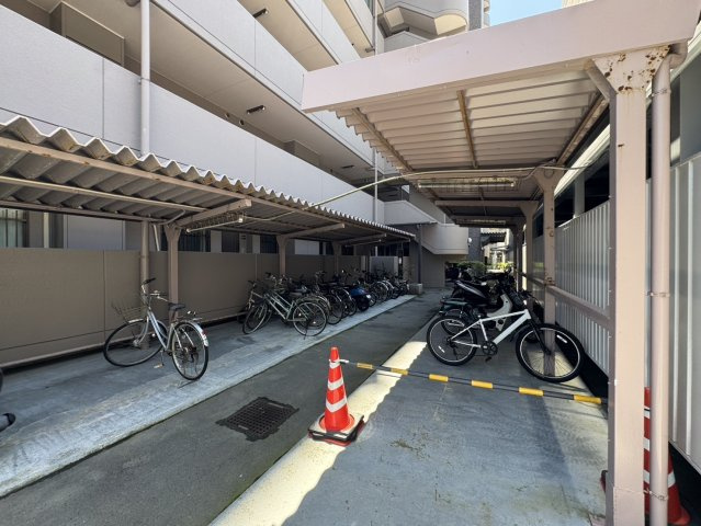 駐輪場。