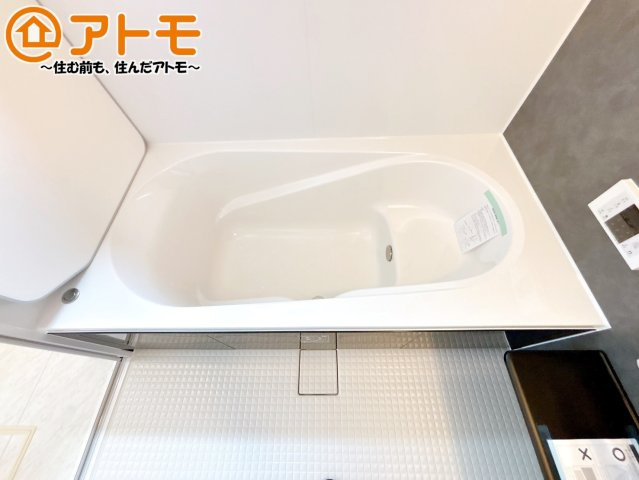 お風呂で日々の疲れを落としましょう♪スタイリッシュなお風呂になっています！