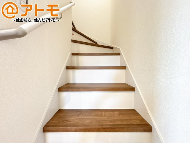 階段は緩やかで手すりもついているので上りやすくなっています！