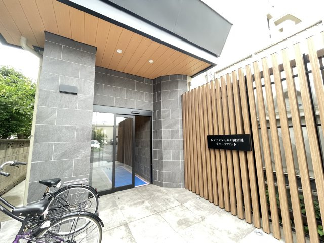 マンションの顔でもある、高級感漂うエントランス。　