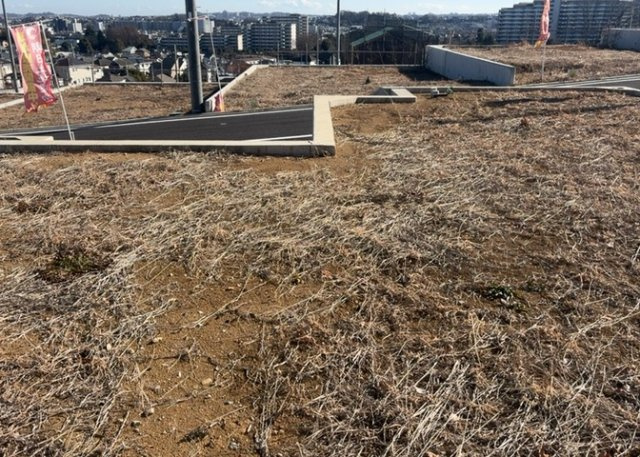 土地を買う際、住む地域の自治体や福祉の補助制度にも注目してみましょう。子供や老人の医療補助やゴミ出しのルールなど、自治体によってルールに大きな違いがあるため、暮らしやすい土地で判断するとよいでしょう。