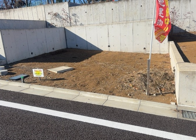 隣家の土地はどうなっているのか、生活利便施設が近くにあるのか、学校まで近いかなど、お客様のライフスタイルにあわせたイメージが重要です。また、近くにあると困る施設が近くにないかも確認するといいでしょう。