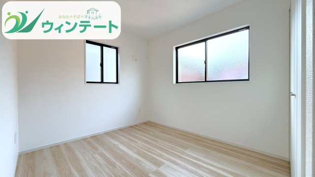 全室にしっかり採光を確保した明るい洋室。収納スペースもあり、家族それぞれのプライベート空間として快適に過ごせます。