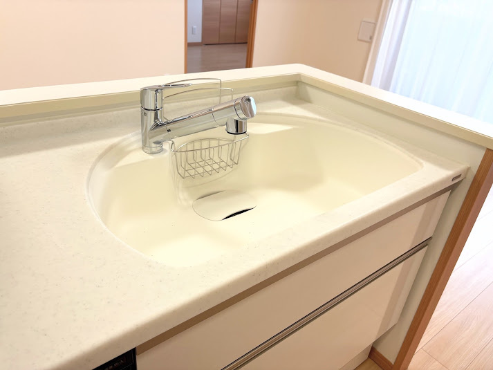 ◆広々したキッチンシンク。洗い物が多い時にも快適にご利用いただけます。