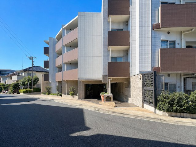 ◆管理体制良好なマンションです。清潔感のあるエントランスに開放感のある住環境。